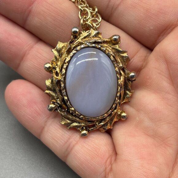 Vintage Blue Chalcedony Agate Cabochon Pendant Necklace Gold Tone Ornate 28" - Picture 5 of 9